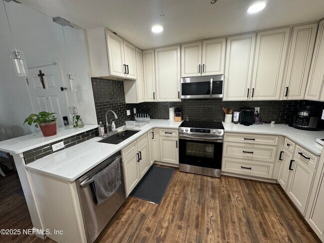 Building Photo - 9556 Armelle Way