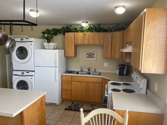 Cocina - 183 W Anderson Rd