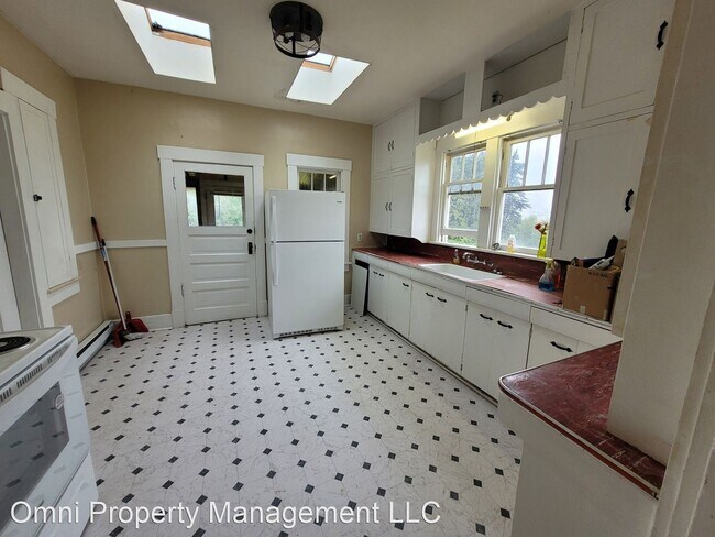 Building Photo - 2 br, 1 bath House - 399 E Smith Rd