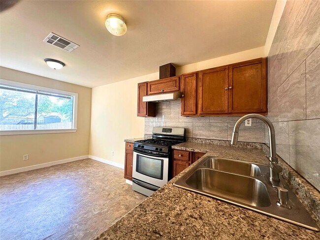 Foto del edificio - 2525 Dovemeadow Dr