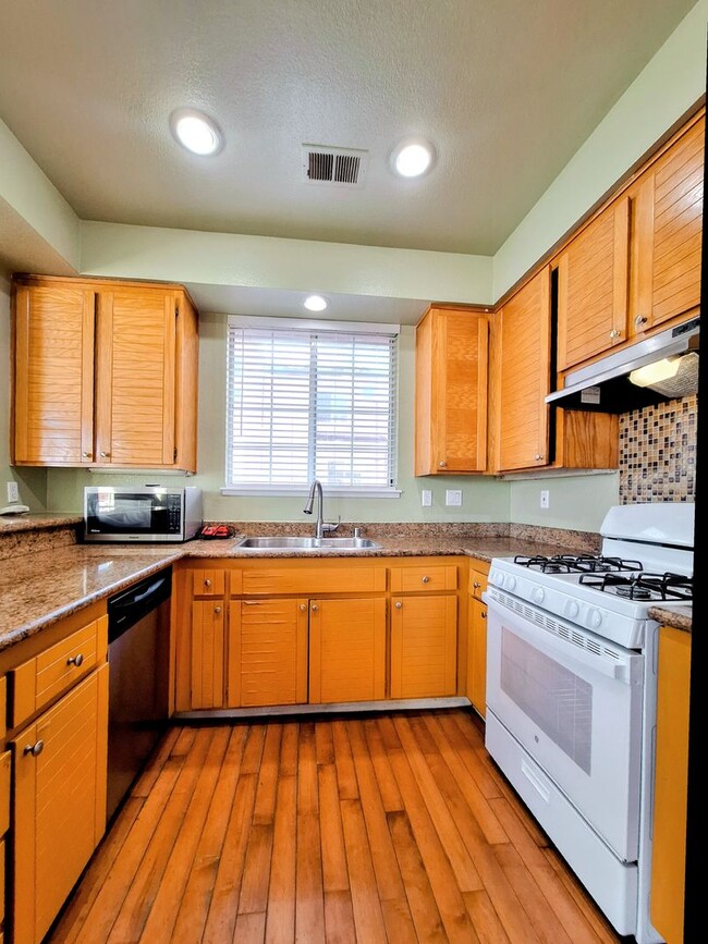 Photo - Beautiful 3bd Tri-level Home With Pool, Pl...