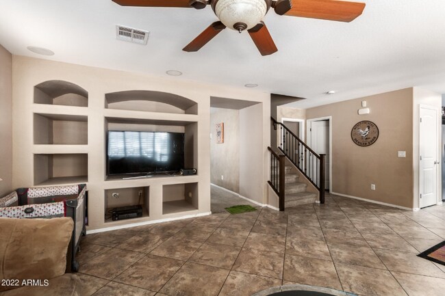 Foto del edificio - 1398 E Mayfield Dr