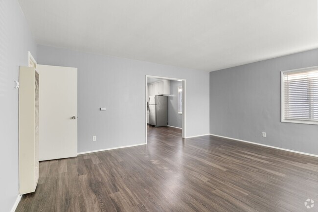 Building Photo - 1577 Pine Ave