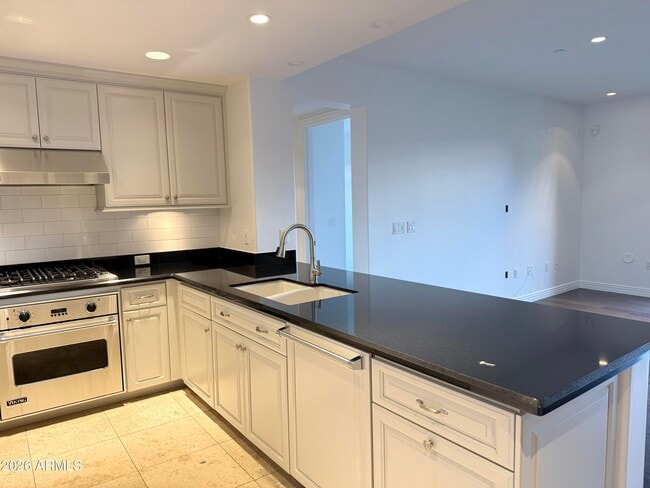 Foto del edificio - 7181 E Camelback Rd