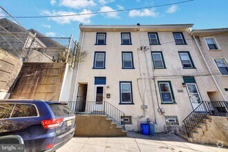 Building Photo - 243 Gates St