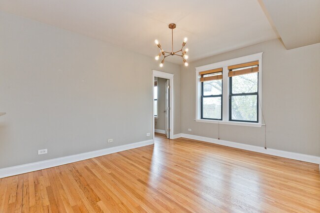 Foto del edificio - 2723 W Wellington Ave