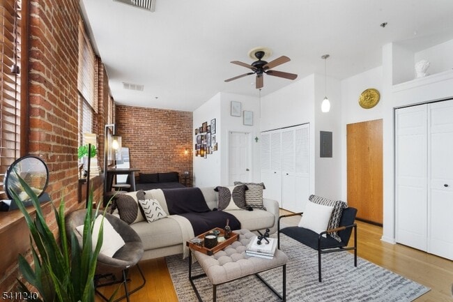 Building Photo - 240 Main St