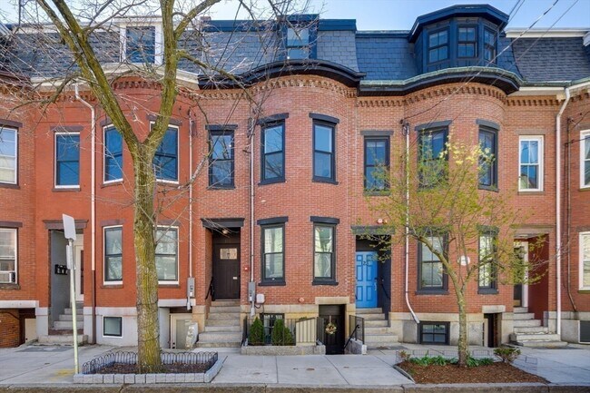 Building Photo - 125 Saratoga St