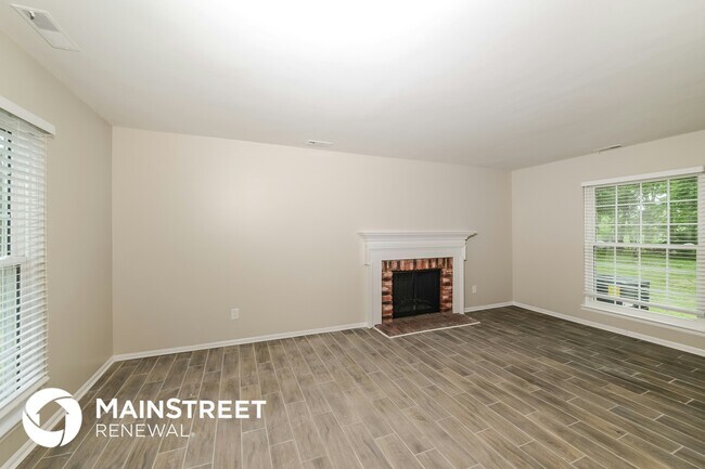 Building Photo - 405 Woodlake Dr