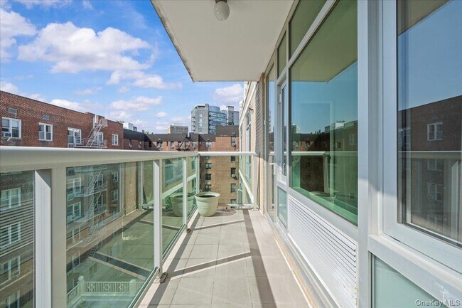 Foto del edificio - 3511 Cambridge Ave