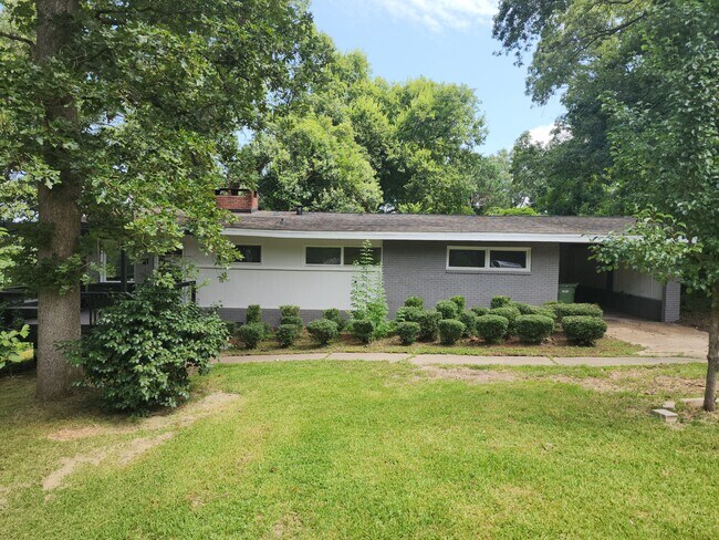 Foto del edificio - 4001 Calhoun Dr