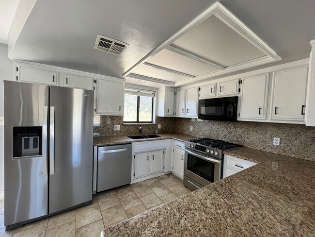 Building Photo - Beautiful Home 3BR/2Bath  on Bear Valley Springs Valley Floor