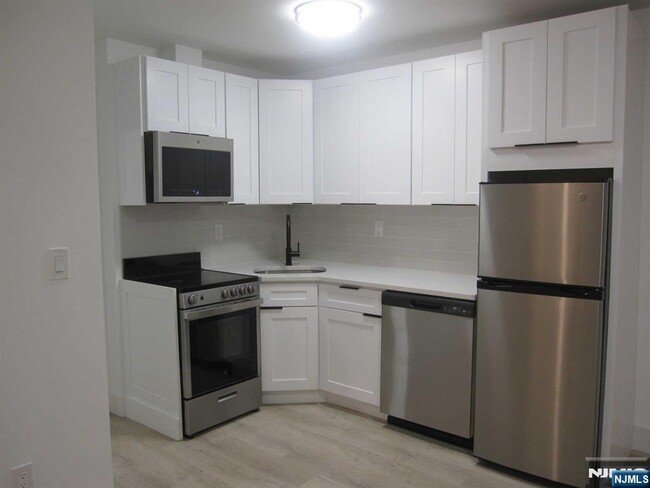Building Photo - 119 1st St