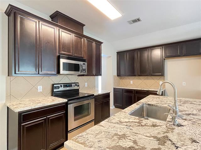 Foto del edificio - 5921 Snow Creek Dr