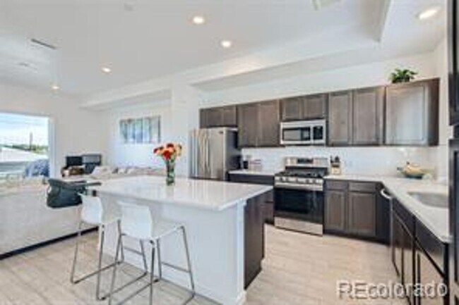 Foto del edificio - 1681 West 67th Cir