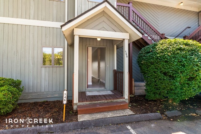 Building Photo - Two-bedroom Condo with Mountain Views near...