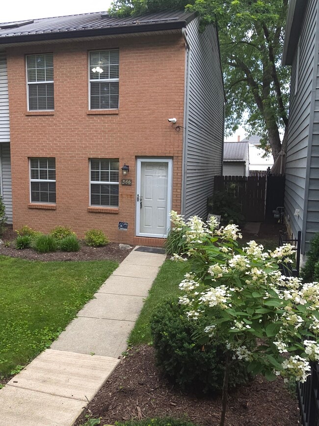 Building Photo - 366 E Mithoff St