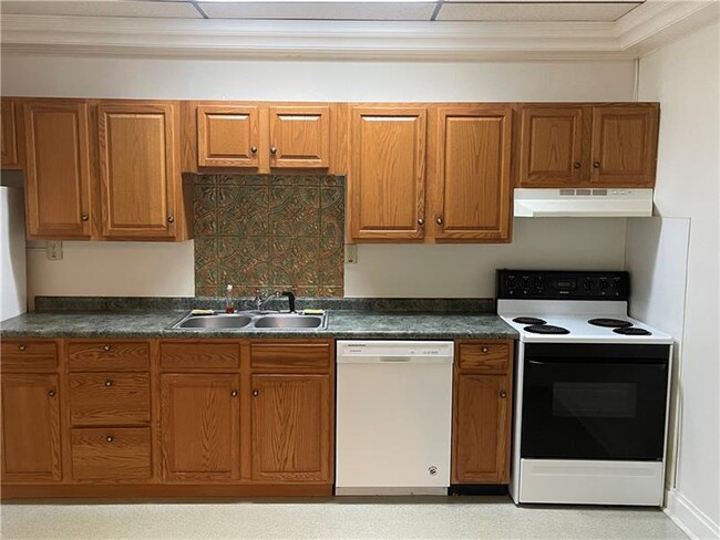 Building Photo - 114 E Fayette St