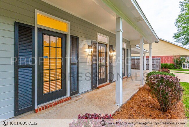 Building Photo - Beautiful, completely renovated home minut...