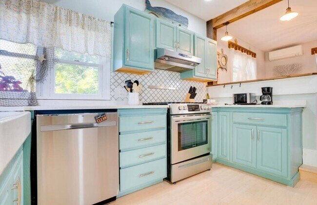 Building Photo - 5 Mill Pond Ln