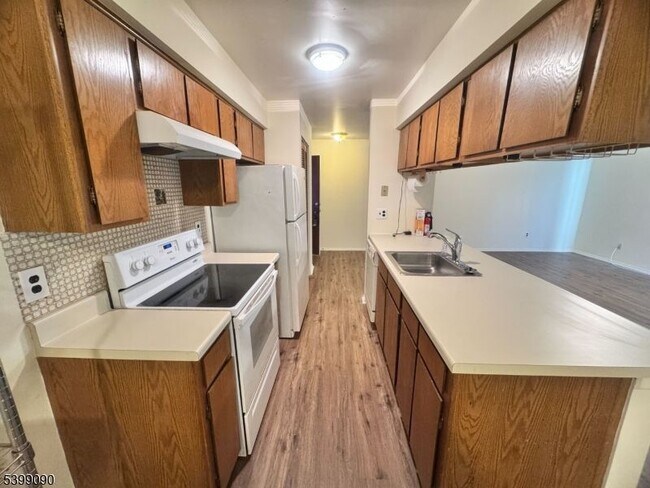 Foto del edificio - 55 Bolton Ct