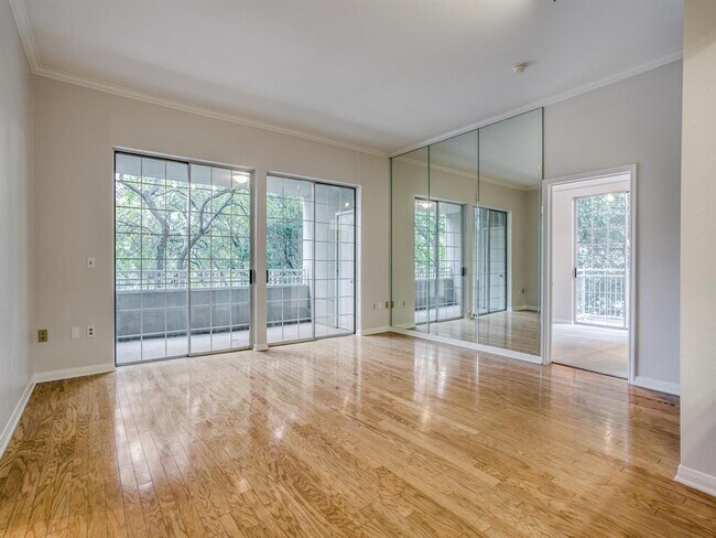 Building Photo - 3225 Turtle Creek Blvd