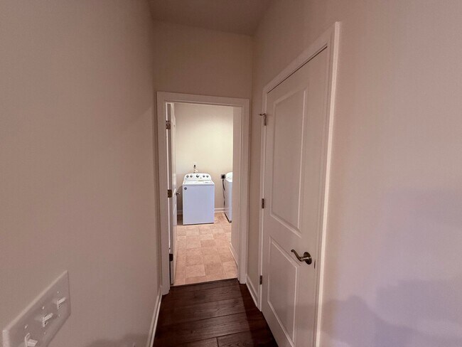 Foto del edificio - 3 Bedroom, 2.5 Bath Townhouse