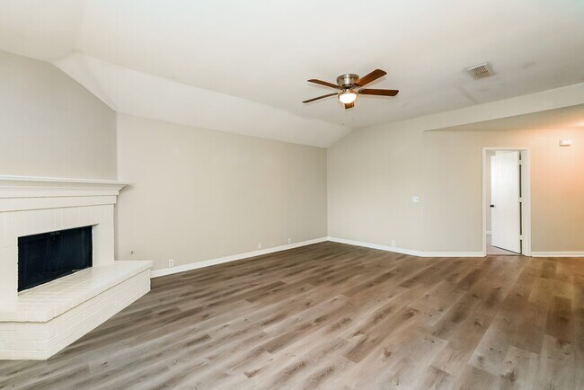 Foto del edificio - 1001 Springcreek Dr