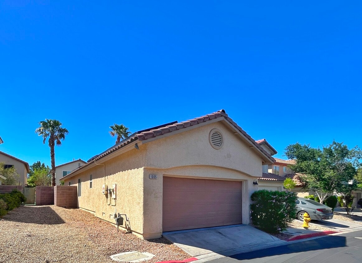 Primary Photo - 1005 Olive Mill Ln