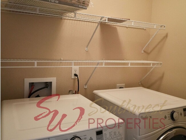 Building Photo - Charming 3 bed, 2 bath rental home with office!