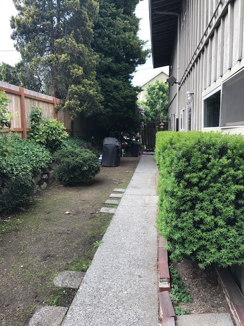 Building Photo - Stewart 5-Plex - 1 bedroom