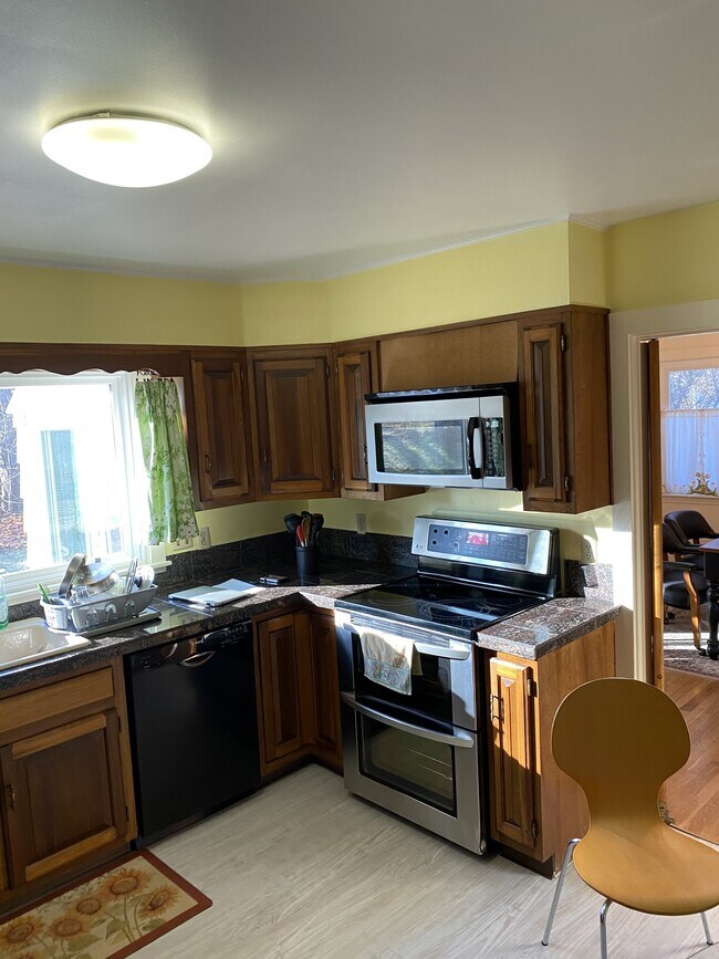 18 Cowell Dr, Durham, NH 03824 House Rental in Durham, NH