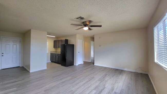 Building Photo - Merlayne Apartments