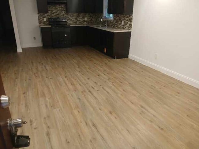 Foto del edificio - 119 Bluebonnet Dr