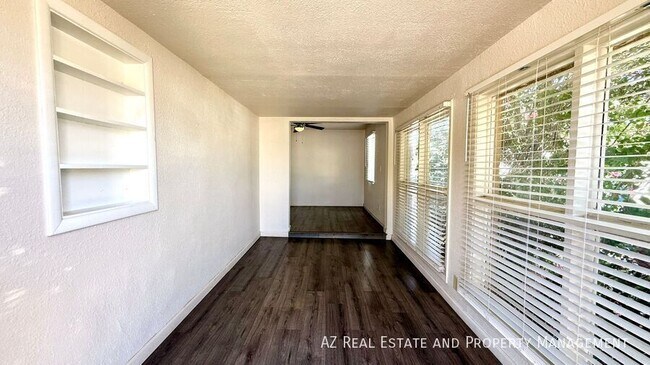 Foto del edificio - 5547 W Gardenia Ave