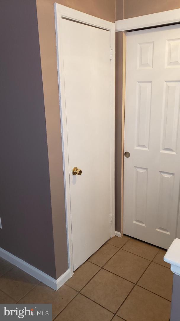 Building Photo - 9440 Fairgreen Ln