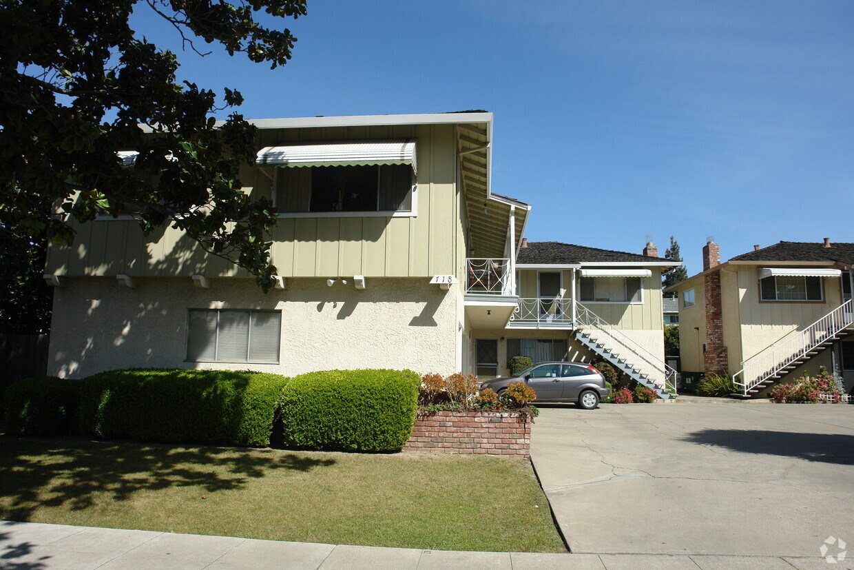 Building Photo - 718 Teresi Ct