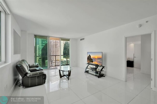 Building Photo - 500 Brickell Ave