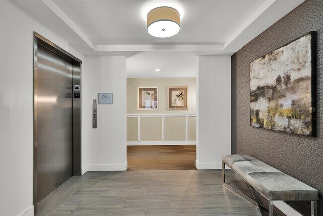 Foto del edificio - 321 Hammond Pond Pkwy