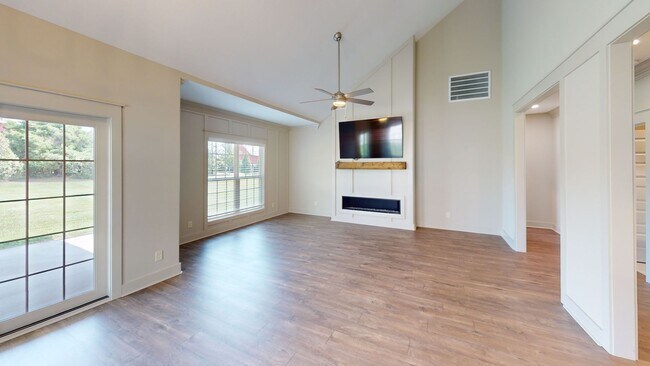 Foto del edificio - Stylish Veridian Townhome with Main-Level Primary Suite, Large Kitchen Island and Covered Back Patio