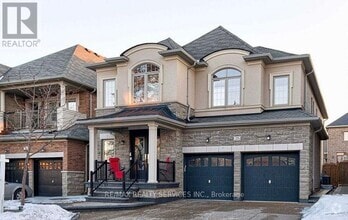 Building Photo - 29 Lampman Cres
