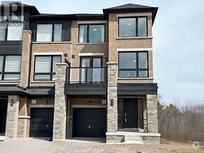 Building Photo - 66 Blue Frst Cres