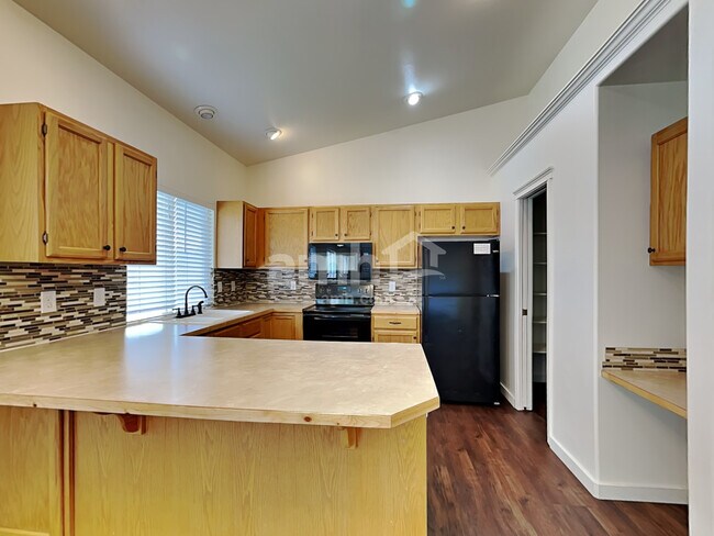 Foto del edificio - 2031 E Lochmeadow Ct