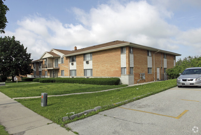 5101-5137 N Lovers Lane Rd, Milwaukee, WI 53225 Apartments - Milwaukee ...