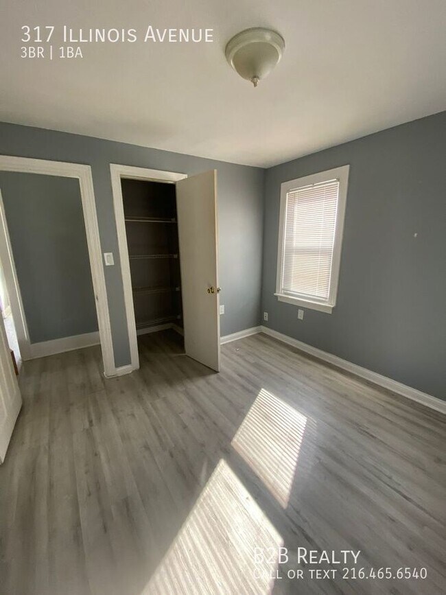 Building Photo - "Charming Comfort: Embrace Elegance in thi...