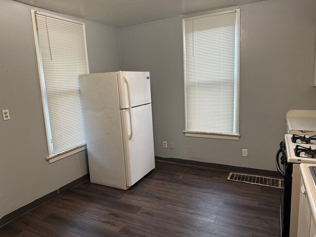 Building Photo - Remodeled 2 bed 1 bath home