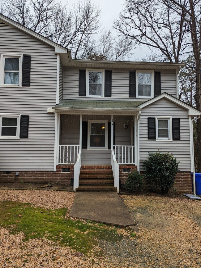 Front Porch - 105 Regent Plz