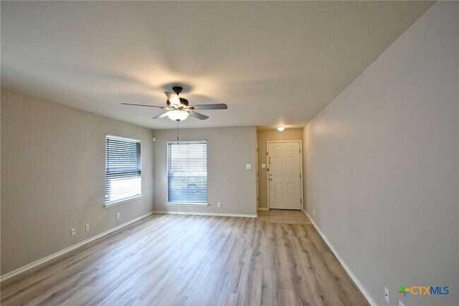 Building Photo - 2489 Medina Dr