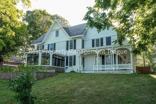 Building Photo - Dream home in Altamont