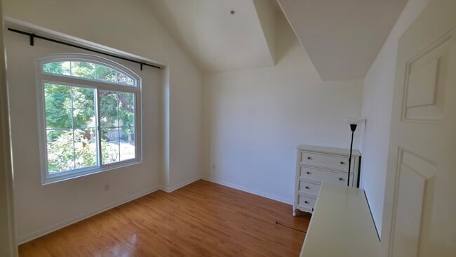 Building Photo - 300 E Providencia Ave